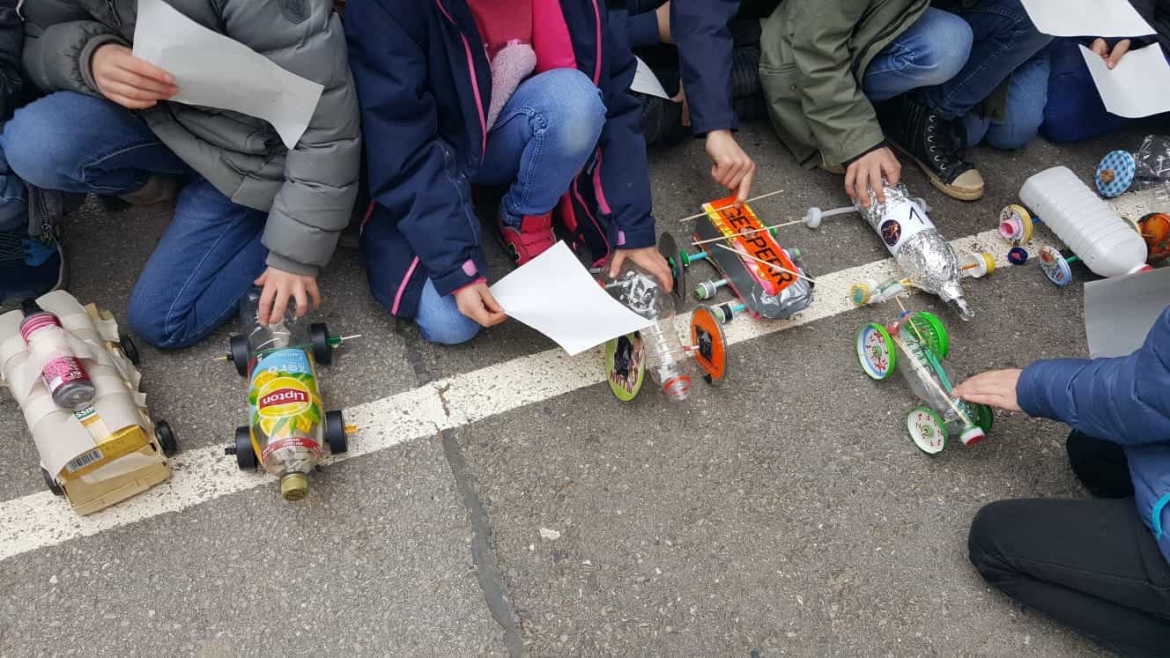 Das große Rennen zum Thema Fahrzeuge in den 2.Klassen fand heute statt