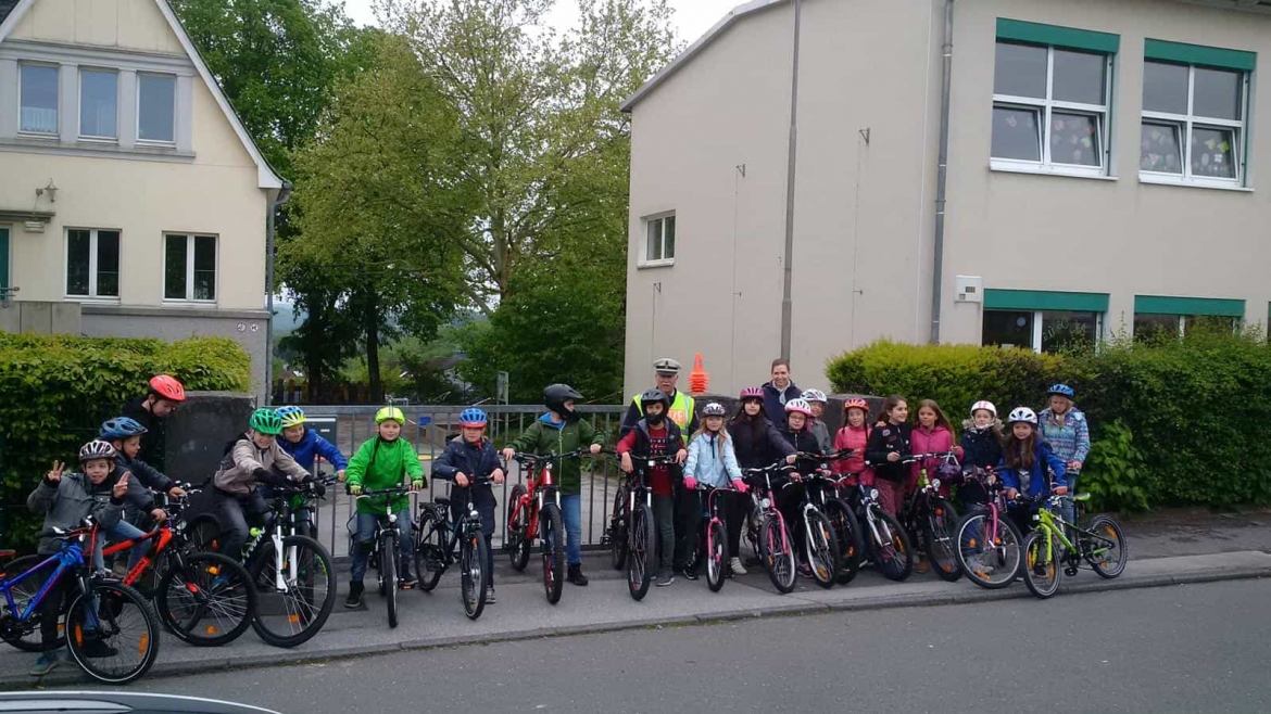 Fahrradübung 2019 mit der Klasse 4b und Herrn Brandenstein