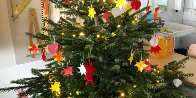 In der Weihnachtsbäckerei, gibt es manche Leckerei… Die ELMARs der Klasse 2a „backen“ mal anders!