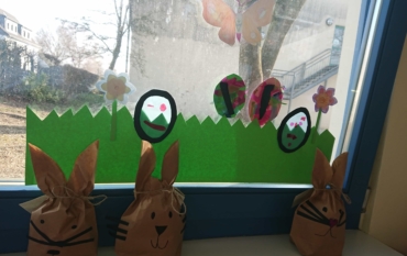 Die Kinder der Klasse 4b wünschen frohe Ostern!