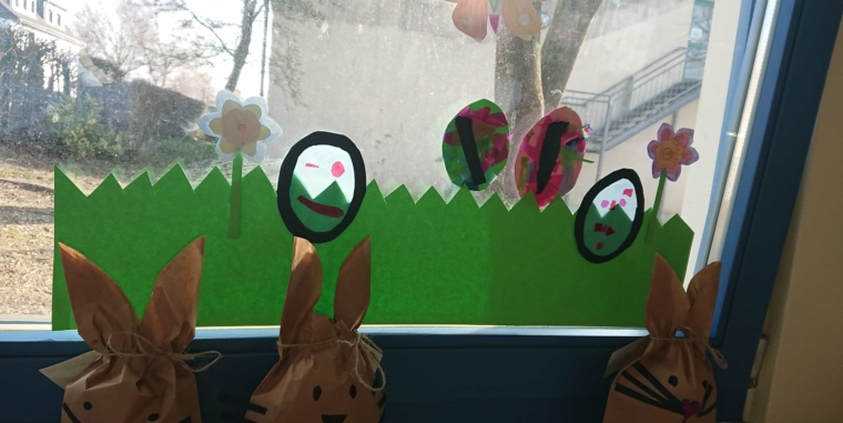 Die Kinder der Klasse 4b wünschen frohe Ostern!