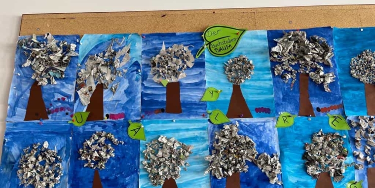 „Der Buchstabenbaum“ gestaltet von den Kindern der ELMAR-Klasse 1A