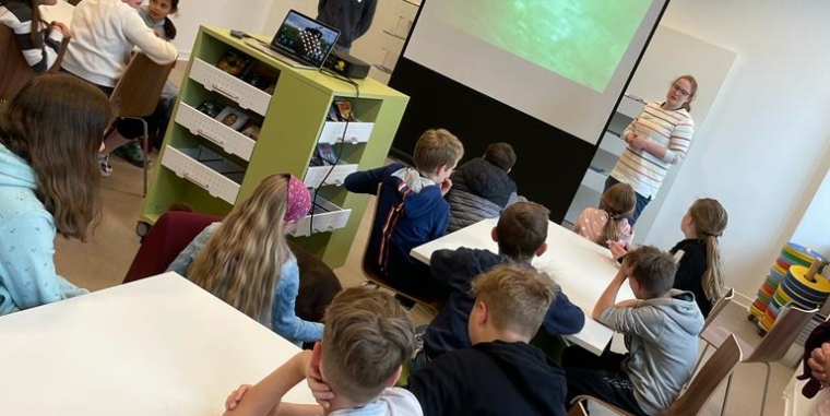 Die ersten „Stop Motion“ Erfahrungen mit der 4b in der Bibliothek Cronenberg