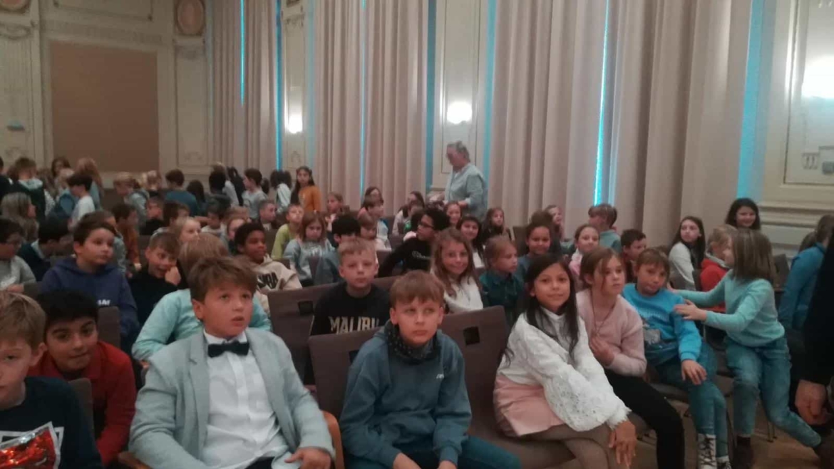 Die Klassen 4a & 4b in der Wuppertaler Stadthalle „Amadeus- Superhirn“