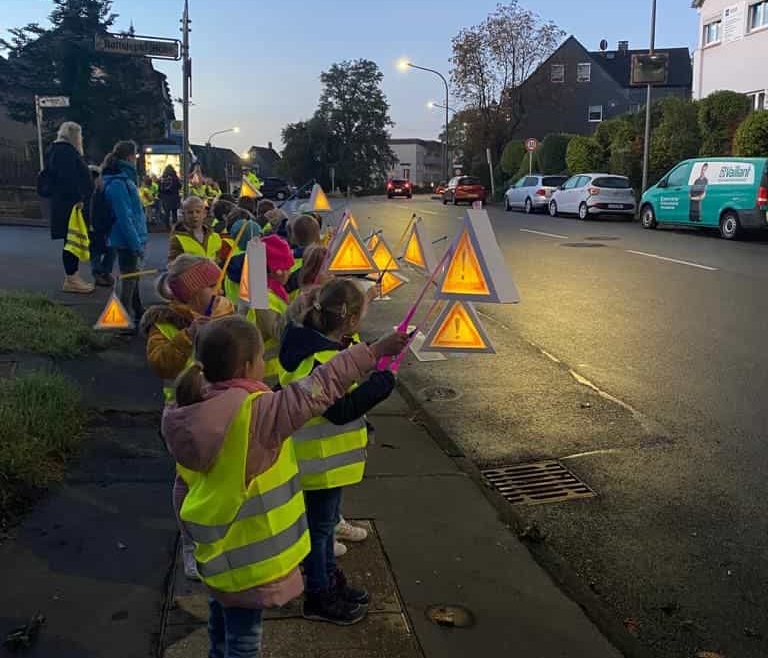 Die Aktion „Siehst du mich“- mit der 1a & 1b & der Stadtpolizei