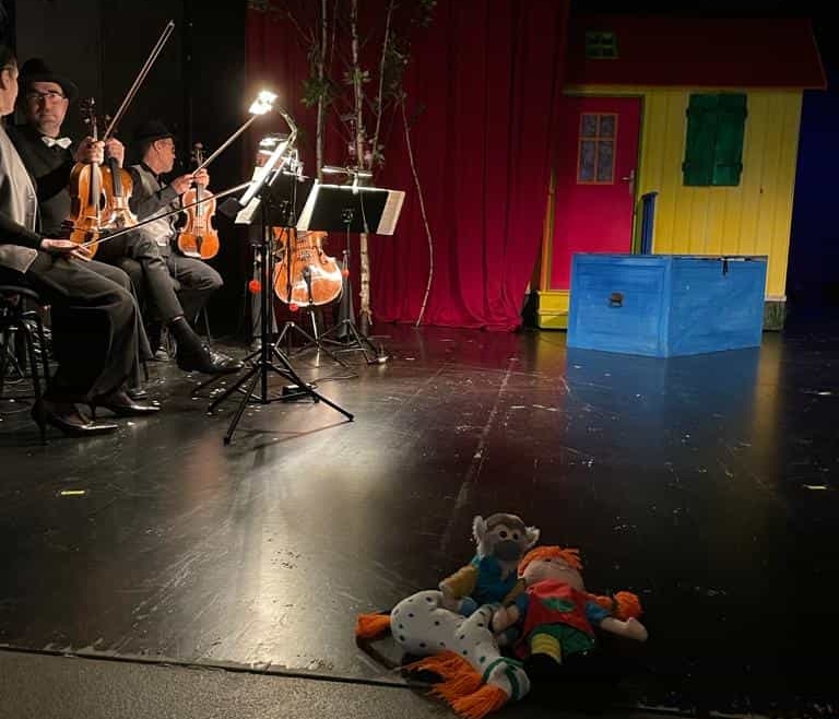 1b Im Theater am Engelsgarten“Pippi Langstrumpf“