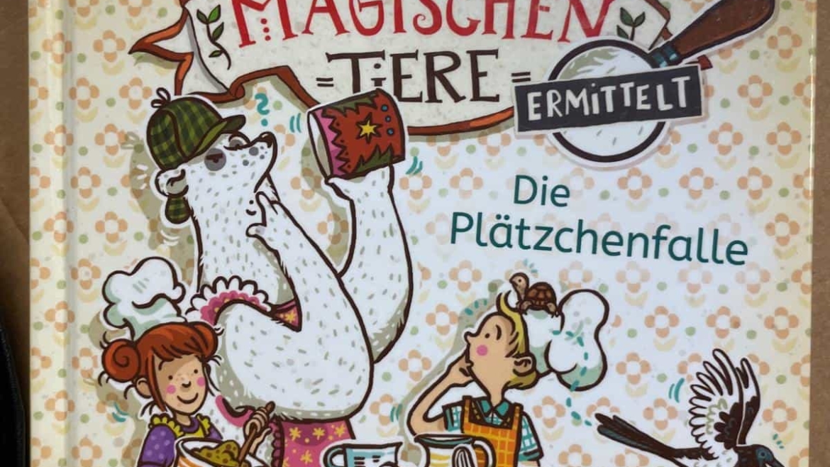 Die Buchhandlung Nettesheim stellt das Buch „Die Plätzchenfalle“ vor.