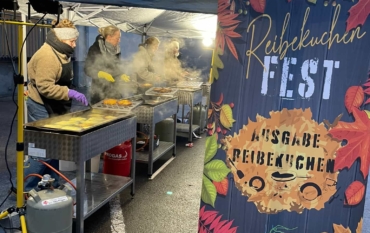 Reibekuchenfest an der Grundschule Rottsieper Höhe – ein stimmungsvoller Start in die Adventszeit