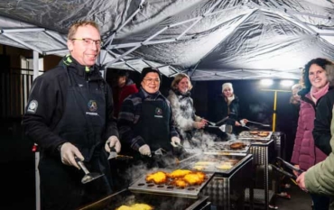 Reibekuchenfest an der Grundschule Rottsieper Höhe – ein stimmungsvoller Start in die Adventszeit
