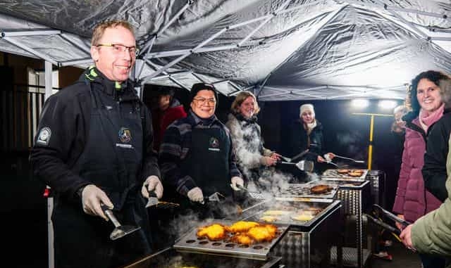 Reibekuchenfest an der Grundschule Rottsieper Höhe – ein stimmungsvoller Start in die Adventszeit