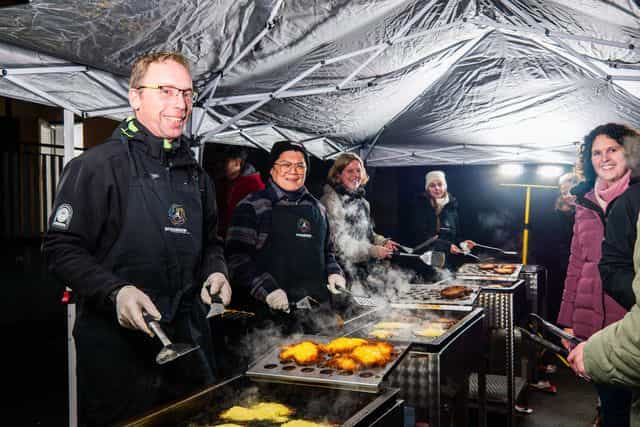 Reibekuchenfest an der Grundschule Rottsieper Höhe – ein stimmungsvoller Start in die Adventszeit