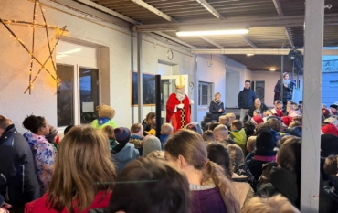 Überraschender Nikolausbesuch beim Adventssingen