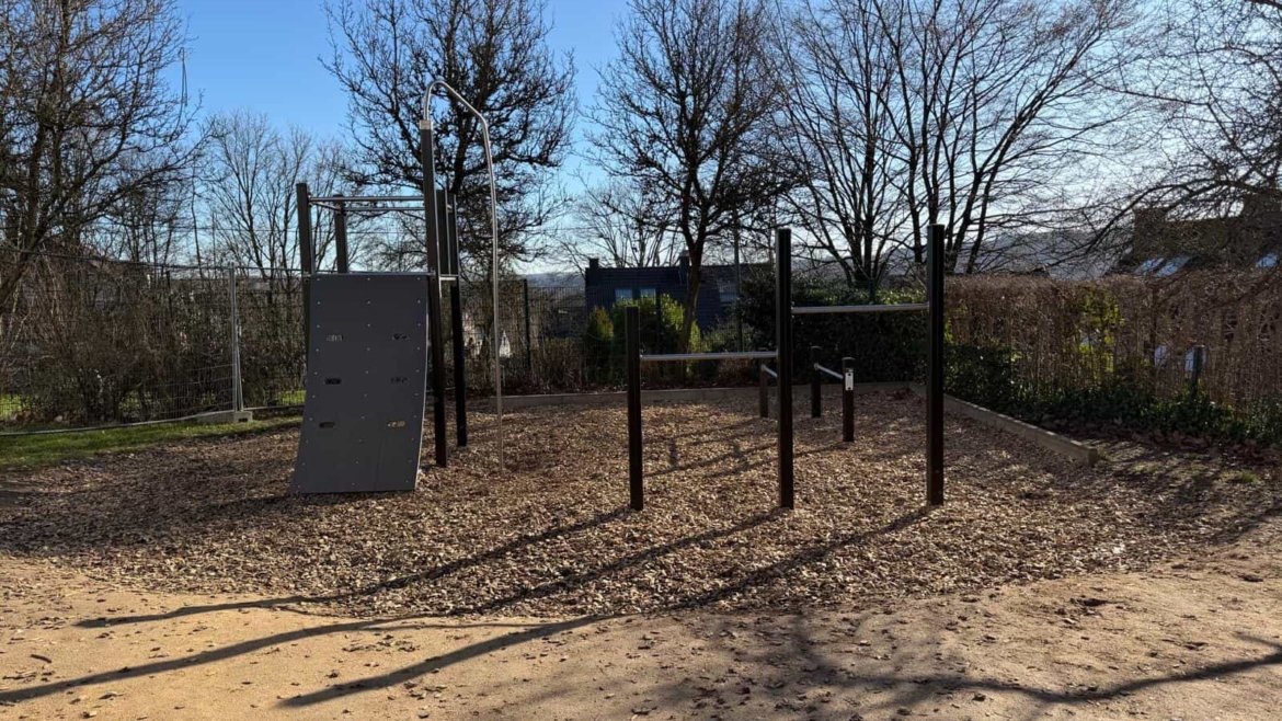 🧗‍♂️🌞 Neues Klettergerüst mit Feuerrutsche begeistert die Kinder 🌞🧗‍♀️