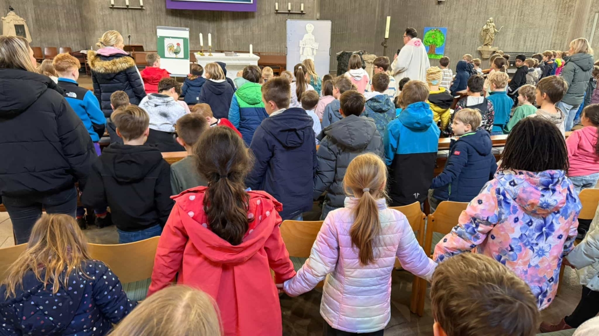 Ein fröhlicher Ostergottesdienst in der Kirche die Heilige Ewalde ⛪🌷